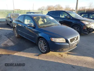2009 Volvo S40 2.4L with VIN YV1MS382992447800, listed as a IAAI auction lot 41213575 with 112,765 mi miles. Bid and sale history available at carsss.com. Image 1.
