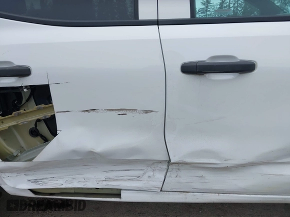 2023 Chevrolet Colorado 2WD Work Truck z VIN 1GCGSBECXP1210035, wystawiony jako IAAI lot #41906185 z przebiegiem 15 001 mil mil oraz . Historia ofert i sprzedaży dostępna na DreamBid. Obrazek 18.
