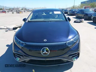 2023 Mercedes-Benz EQS 450 z VIN W1KCG2EB8PA036382, wystawiony jako IAAI lot #41868395 z przebiegiem 19 376 mil mil oraz . Historia ofert i sprzedaży dostępna na DreamBid. Obrazek 12.