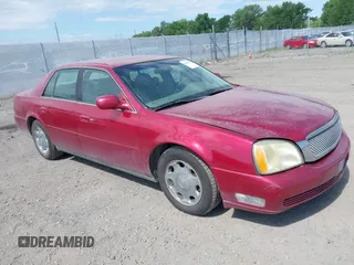 2002 Cadillac DeVille z VIN 1G6KD57YX2U253122, wystawiony jako IAAI lot #42262075 z przebiegiem 147 398 mil mil oraz . Historia ofert i sprzedaży dostępna na DreamBid. Obrazek 1.
