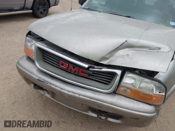 2002 GMC Sonoma SLS with VIN 1GTDT13W02K127269, listed as a IAAI auction lot 42012443 with 276,078 mi miles and . Bid and sale history available at carsss.com. Image 6.