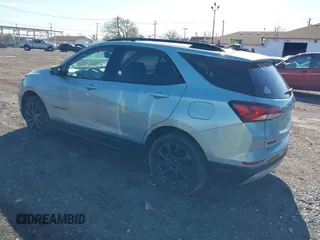 2022 Chevrolet Equinox RS z VIN 2GNAXWEV0N6129532, wystawiony jako IAAI lot #42102209 z przebiegiem 66 508 mil mil oraz . Historia ofert i sprzedaży dostępna na DreamBid. Obrazek 3.