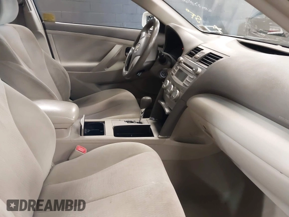2011 Toyota Camry LE z VIN 4T1BF3EK0BU772878, wystawiony jako IAAI lot #42264913 z przebiegiem 177 820 mil mil oraz . Historia ofert i sprzedaży dostępna na DreamBid. Obrazek 5.