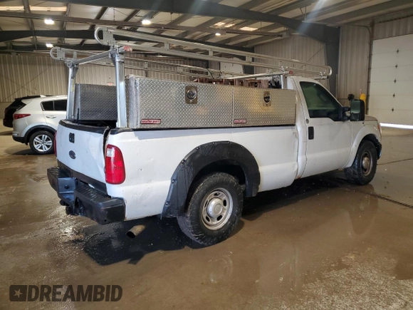 2011 Ford F-250 XL z VIN 1FTBF2A60BEA25184, wystawiony jako Copart lot #57188685 z przebiegiem 141 663 mil mil oraz Czysty tytuł • Clean title. Historia ofert i sprzedaży dostępna na DreamBid. Obrazek 3.