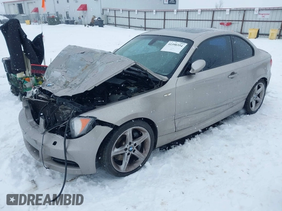 2008 BMW 1 Series 135i with VIN WBAUC73558VF22727, listed as a IAAI auction lot 41590354 with 81,362 mi miles. Bid and sale history available at carsss.com. Image 2.