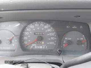 2001 Mercury Grand Marquis GS z VIN 2MEFM74W81X612809, wystawiony jako IAAI lot #41697200 z przebiegiem 160 423 mil mil oraz . Historia ofert i sprzedaży dostępna na DreamBid. Obrazek 7.