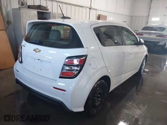 2020 Chevrolet Sonic LT z VIN 1G1JG6SB3L4110788, wystawiony jako IAAI lot #41313209 z przebiegiem 69 122 mil mil oraz . Historia ofert i sprzedaży dostępna na DreamBid. Obrazek 4.