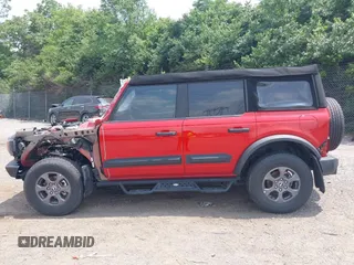 2023 Ford Bronco z VIN 1FMDE5BH8PLB24394, wystawiony jako IAAI lot #42449638 z przebiegiem 96 046 mil mil oraz . Historia ofert i sprzedaży dostępna na DreamBid. Obrazek 15.