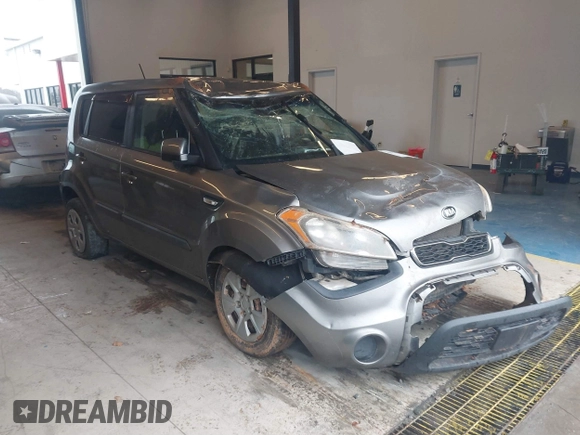 2013 Kia Soul with VIN KNDJT2A59D7632767, listed as a IAAI auction lot 41317118 with 208,884 mi miles. Bid and sale history available at carsss.com. Image 1.