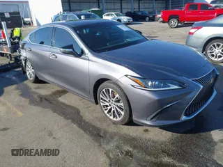 2019 Lexus ES with VIN 58ABZ1B1XKU037857, listed as a IAAI auction lot 41814372 with 67,621 mi miles. Bid and sale history available at carsss.com. Image 1.