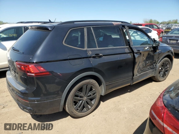 2022 Volkswagen Tiguan SE R-Line Black z VIN 3VV8B7AX2NM107364, wystawiony jako Copart lot #56123605 z przebiegiem 16 242 mil mil oraz Szkoda całkowita • Salvage title. Historia ofert i sprzedaży dostępna na DreamBid. Obrazek 3.