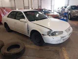 1998 Toyota Camry LE z VIN 4T1BG22K9WU339903, wystawiony jako IAAI lot #41949196 z przebiegiem 153 381 mil mil oraz . Historia ofert i sprzedaży dostępna na DreamBid. Obrazek 1.
