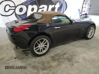 2007 Pontiac Solstice z VIN 1G2MB35B17Y128125, wystawiony jako Copart lot #56049485 z przebiegiem 167 817 mil mil oraz Czysty tytuł • Clean title. Historia ofert i sprzedaży dostępna na DreamBid. Obrazek 3.