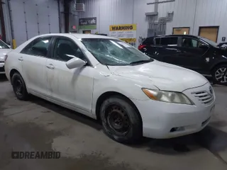 2008 Toyota Camry LE z VIN 4T1BE46KX8U748992, wystawiony jako IAAI lot #41868970 z przebiegiem 193 985 mil mil oraz . Historia ofert i sprzedaży dostępna na DreamBid. Obrazek 1.