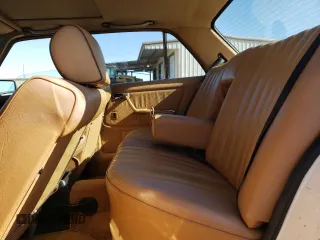 1982 Mercedes-Benz 300 D z VIN WDBAB33A8CB015440, wystawiony jako Copart lot #47839675 z przebiegiem 225 113 mil mil oraz Szkoda całkowita • Salvage title. Historia ofert i sprzedaży dostępna na DreamBid. Obrazek 10.