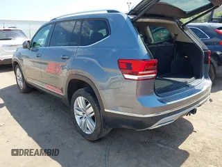 2019 Volkswagen Atlas SEL z VIN 1V2ER2CA5KC555568, wystawiony jako IAAI lot #42050516 z przebiegiem 71 599 mil mil oraz . Historia ofert i sprzedaży dostępna na DreamBid. Obrazek 3.