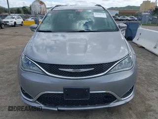 2017 Chrysler Pacifica Touring L with VIN 2C4RC1BG1HR803027, listed as a IAAI auction lot 41896775 with 112,896 mi miles and . Bid and sale history available at DreamBid. Image 12.