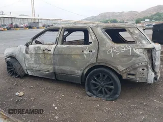 2019 Ford Explorer XLT z VIN 1FM5K7D82KGA09524, wystawiony jako IAAI lot #42397174 z przebiegiem Nie podano mil oraz . Historia ofert i sprzedaży dostępna na DreamBid. Obrazek 14.