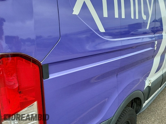 2015 Ford Transit Cargo z VIN 1FTNR1ZM8FKA55185, wystawiony jako IAAI lot #42515954 z przebiegiem 86 918 mil mil oraz . Historia ofert i sprzedaży dostępna na DreamBid. Obrazek 12.