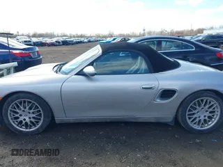 1999 Porsche Boxster z VIN WP0CA2989XU627152, wystawiony jako IAAI lot #41805432 z przebiegiem 112 380 mil mil oraz . Historia ofert i sprzedaży dostępna na DreamBid. Obrazek 14.