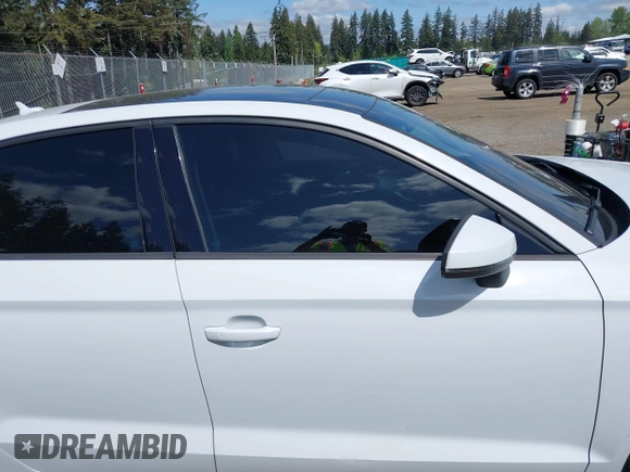 2015 Audi A3 Premium z VIN WAUACGFF5F1060291, wystawiony jako IAAI lot #42149042 z przebiegiem 74 309 mil mil oraz . Historia ofert i sprzedaży dostępna na DreamBid. Obrazek 13.