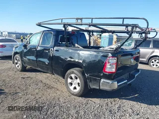 2022 Ram 1500 Big Horn z VIN 1C6RREBG7NN451903, wystawiony jako IAAI lot #40764817 z przebiegiem 31 109 mil mil oraz . Historia ofert i sprzedaży dostępna na DreamBid. Obrazek 3.
