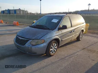2005 Chrysler Town & Country Touring with VIN 2C4GP54L95R408571, listed as a IAAI auction lot 41792261 with 187,759 mi miles. Bid and sale history available at carsss.com. Image 2.