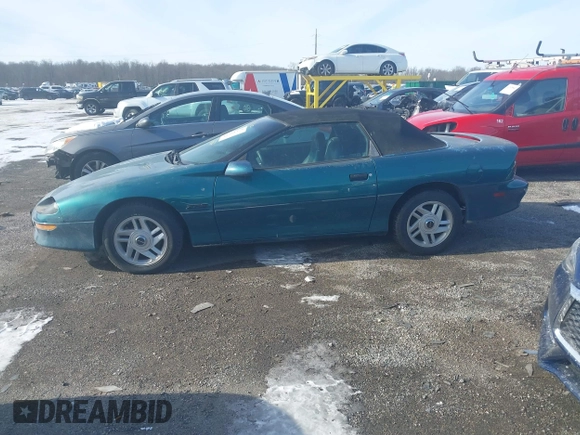 1995 Chevrolet Camaro Z28 z VIN 2G1FP32P5S2196335, wystawiony jako IAAI lot #41261378 z przebiegiem 126 260 mil mil oraz . Historia ofert i sprzedaży dostępna na DreamBid. Obrazek 13.