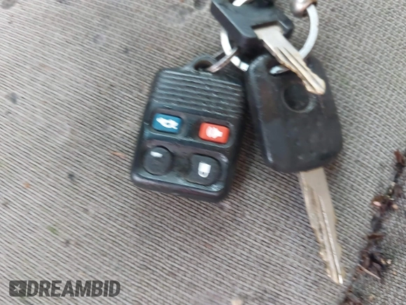 2002 Mercury Sable GS z VIN 1MEFM50U82A647899, wystawiony jako IAAI lot #42193511 z przebiegiem 130 254 mil mil oraz . Historia ofert i sprzedaży dostępna na DreamBid. Obrazek 11.