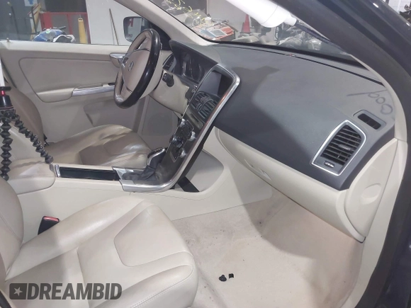 2015 Volvo XC60 T6 с VIN YV4902RKXF2687103, выставлен на аукционе IAAI как лот 41467485 с пробегом 97 004 миль миль и . История ставок и продаж доступна на DreamBid. Изображение 5.
