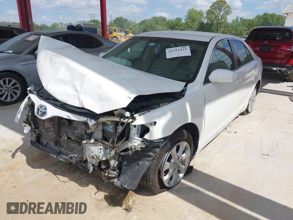 2011 Toyota Camry LE z VIN 4T1BF3EK6BU631409, wystawiony jako IAAI lot #42313431 z przebiegiem 117 409 mil mil oraz . Historia ofert i sprzedaży dostępna na DreamBid. Obrazek 2.