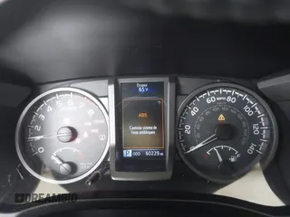 2019 Toyota Tacoma SR z VIN 3TMCZ5AN1KM257081, wystawiony jako IAAI lot #42211385 z przebiegiem 60 229 mil mil oraz . Historia ofert i sprzedaży dostępna na DreamBid. Obrazek 7.