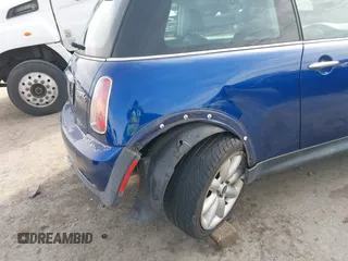 2003 MINI Hardtop S z VIN WMWRE33433TD72153, wystawiony jako IAAI lot #41601153 z przebiegiem 185 286 mil mil oraz . Historia ofert i sprzedaży dostępna na DreamBid. Obrazek 6.