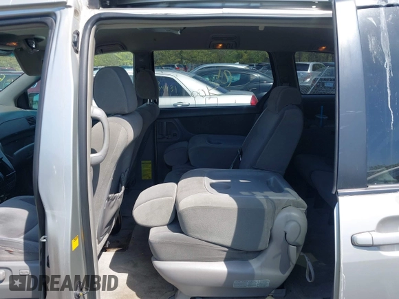 2005 Toyota Sienna CE z VIN 5TDZA23C25S342527, wystawiony jako IAAI lot #42176396 z przebiegiem Nie podano mil oraz . Historia ofert i sprzedaży dostępna na DreamBid. Obrazek 8.
