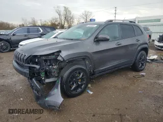 2014 Jeep Cherokee Trailhawk z VIN 1C4PJMBS2EW298377, wystawiony jako Copart lot #53805065 z przebiegiem 121 193 mil mil oraz Szkoda całkowita • Salvage title. Historia ofert i sprzedaży dostępna na DreamBid. Obrazek 1.