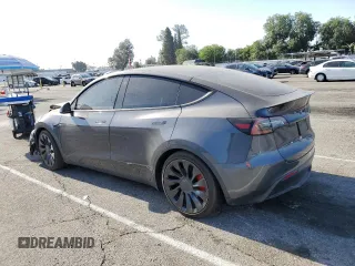 2022 Tesla Model Y Performance z VIN 7SAYGDEF1NF405329, wystawiony jako Copart lot #57249195 z przebiegiem 62 423 mil mil oraz Szkoda całkowita • Salvage title. Historia ofert i sprzedaży dostępna na DreamBid. Obrazek 2.