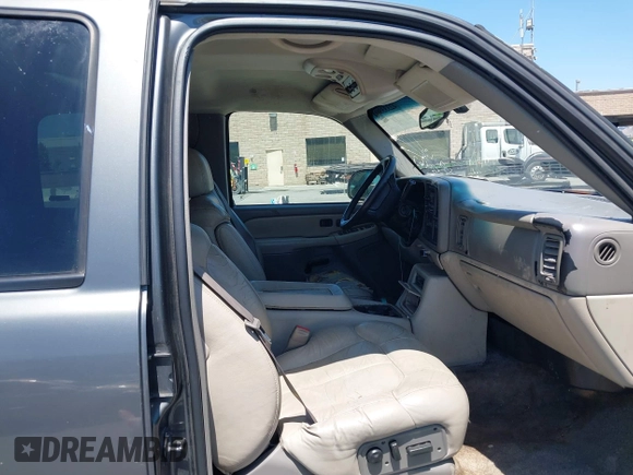 2000 Chevrolet Suburban LS with VIN 3GNFK16T3YG150971, listed as a IAAI auction lot 42333901 with 221,712 mi miles and . Bid and sale history available at DreamBid. Image 5.