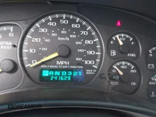 2000 Chevrolet Suburban LT with VIN 3GNFK16T0YG143198, listed as a IAAI auction lot 41992700 with 241,629 mi miles. Bid and sale history available at carsss.com. Image 7.