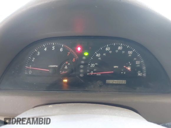 2002 Toyota Camry LE z VIN 4T1BE30K02U096796, wystawiony jako IAAI lot #42230108 z przebiegiem 249 883 mil mil oraz . Historia ofert i sprzedaży dostępna na DreamBid. Obrazek 7.