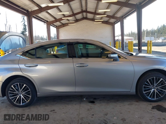 2025 Lexus ES with VIN 58ADA1C15SU056203, listed as a IAAI auction lot 41562137 with 228 mi miles. Bid and sale history available at carsss.com. Image 14.