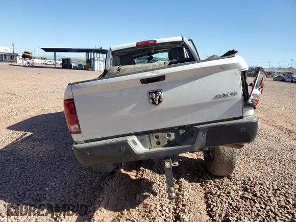 2015 Ram 2500 Tradesman z VIN 3C6TR5CT5FG626077, wystawiony jako Copart lot #56059055 z przebiegiem 161 452 mil mil oraz Szkoda całkowita • Salvage title. Historia ofert i sprzedaży dostępna na DreamBid. Obrazek 6.