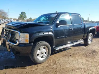 2011 Chevrolet Silverado 1500 LT with VIN 3GCPKSE33BG320029, listed as a IAAI auction lot 41805671 with 110,000 mi miles. Bid and sale history available at carsss.com. Image 18.