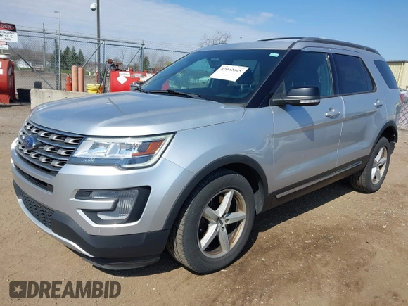 2017 Ford Explorer XLT with VIN 1FM5K8D85HGC53358, listed as a IAAI auction lot 42042665 with 97,807 mi miles and . Bid and sale history available at carsss.com. Image 17.