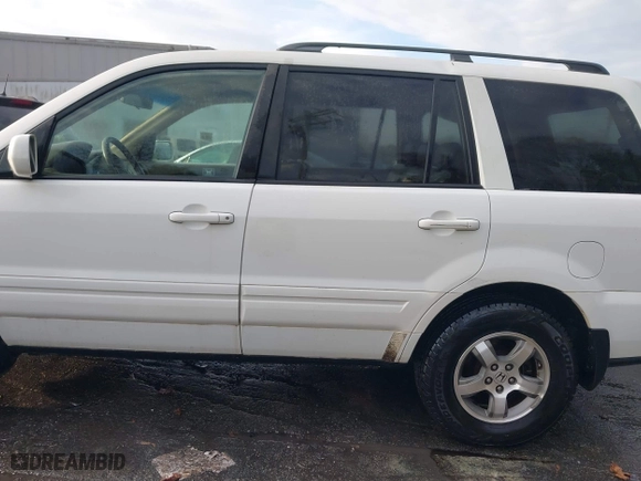 2007 Honda Pilot EX-L with VIN 5FNYF28527B015589, listed as a IAAI auction lot 41113153 with 352,772 mi miles. Bid and sale history available at carsss.com. Image 14.