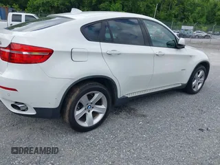 2013 BMW X6 xDrive35i z VIN 5UXFG2C59DL788319, wystawiony jako IAAI lot #42522879 z przebiegiem 158 589 mil mil oraz . Historia ofert i sprzedaży dostępna na DreamBid. Obrazek 4.