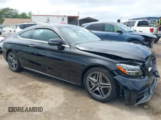2019 Mercedes-Benz C 300 z VIN WDDWJ8EB1KF836857, wystawiony jako IAAI lot #41994694 z przebiegiem 56 411 mil mil oraz . Historia ofert i sprzedaży dostępna na DreamBid. Obrazek 1.