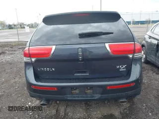 2013 Lincoln MKX z VIN 2LMDJ8JKXDBL40306, wystawiony jako IAAI lot #42163230 z przebiegiem 148 248 mil mil oraz . Historia ofert i sprzedaży dostępna na DreamBid. Obrazek 16.