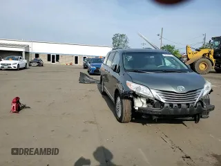 2014 Toyota Sienna XLE z VIN 5TDYK3DC2ES437683, wystawiony jako Copart lot #60549975 z przebiegiem 145 608 mil mil oraz Szkoda całkowita • Salvage title. Historia ofert i sprzedaży dostępna na DreamBid. Obrazek 14.
