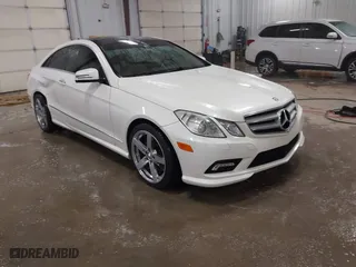 2011 Mercedes-Benz E-Class E 550 with VIN WDDKJ7CB4BF069405, listed as a IAAI auction lot 41567570 with 125,265 mi miles. Bid and sale history available at carsss.com. Image 1.