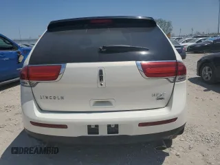 2013 Lincoln MKX z VIN 2LMDJ8JKXDBL40838, wystawiony jako Copart lot #52504995 z przebiegiem 106 211 mil mil oraz Czysty tytuł • Clean title. Historia ofert i sprzedaży dostępna na DreamBid. Obrazek 6.